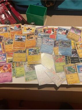 Pokémon Trading Card Game Mixed Card Lot - Assorted Colors